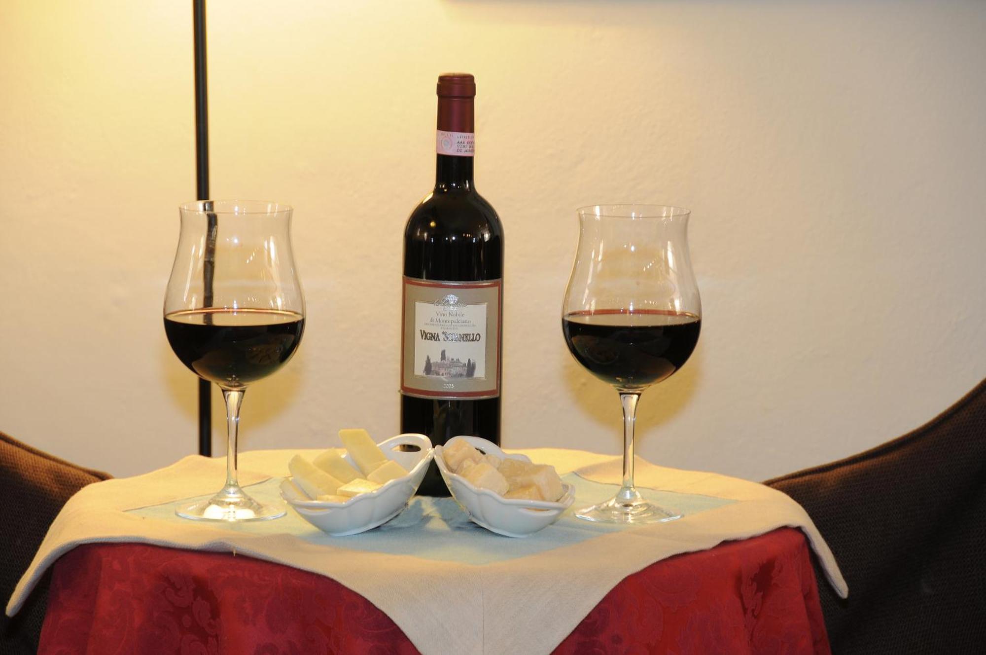 فندق ألبيرجو دومو Montepulciano Stazione المظهر الخارجي الصورة